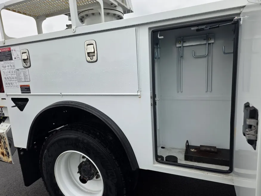 2022 Freightliner M2 106 | Photo 7 of 36