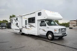 2014 Winnebago Access 31J | Thumbnail Photo 8 of 38