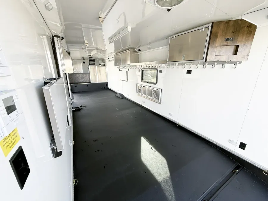 2026 Logan Coach Horse Power Burandt Edition | Photo 8 of 21