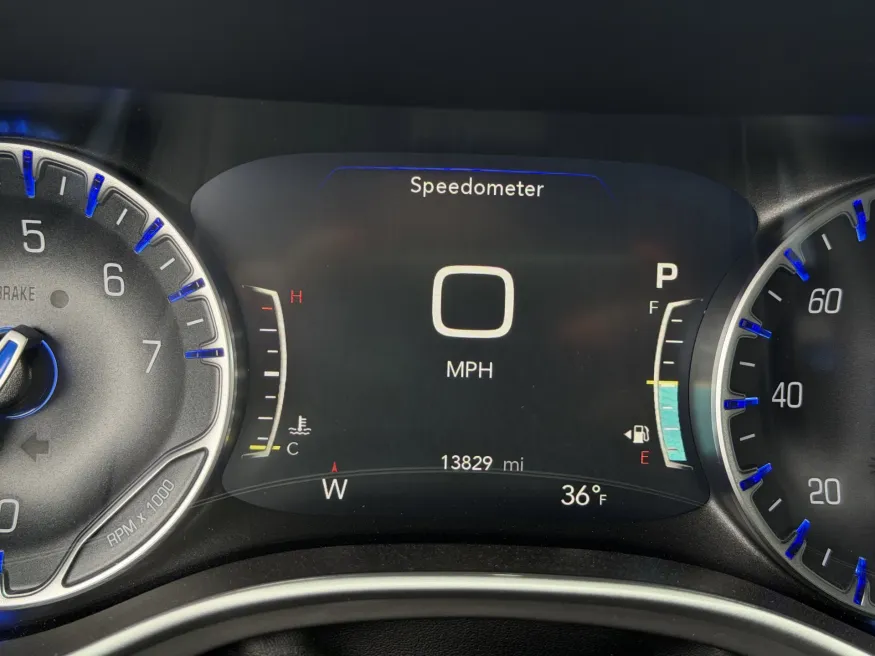 2025 Chrysler Pacifica Select | Photo 18 of 20