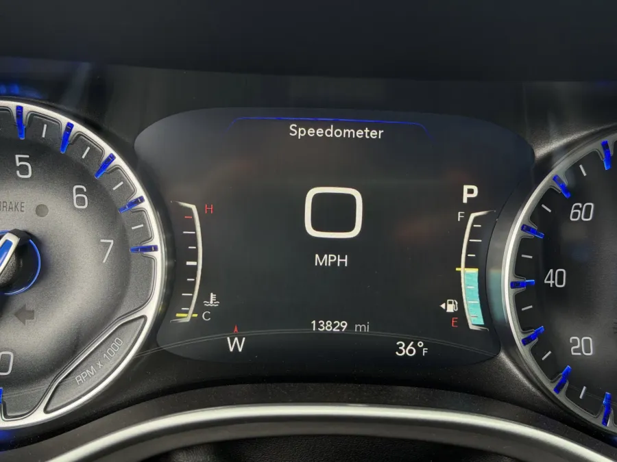 2025 Chrysler Pacifica Select | Photo 18 of 20