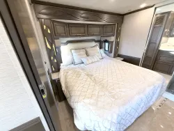 2019 Newmar Ventana 4037 | Thumbnail Photo 14 of 31