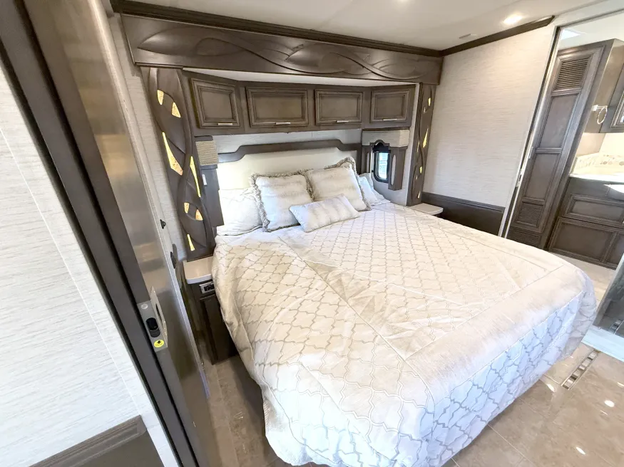 2019 Newmar Ventana 4037 | Photo 14 of 31