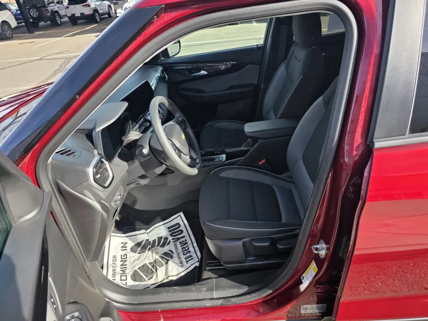 2025 Chevrolet Trailblazer LT | Photo 9 of 22