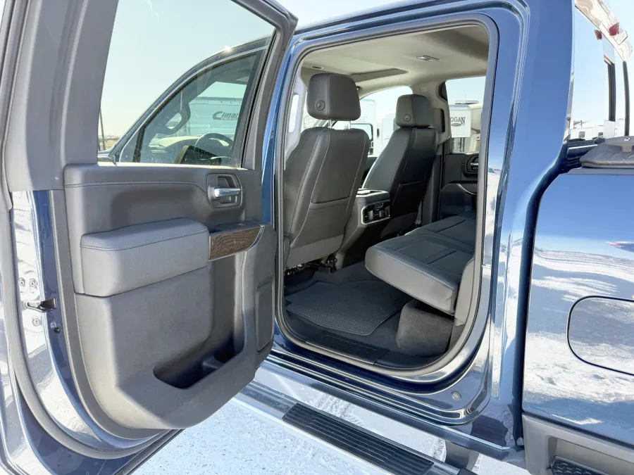 2020 GMC 3500HD Crew Cab Sierra Denali | Photo 8 of 22