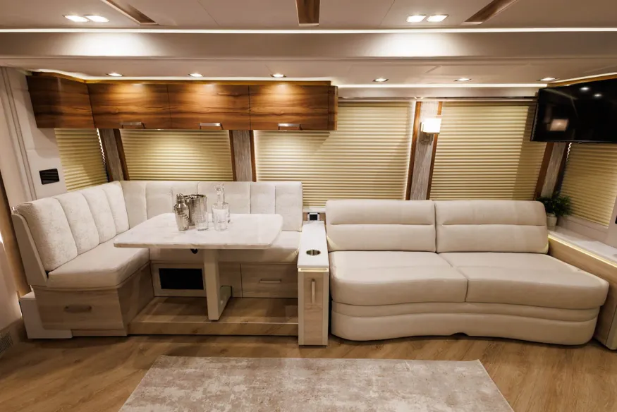 2026 Emerald Luxury Coaches Prevost H3-45 Quad Slide | Photo 8 of 34