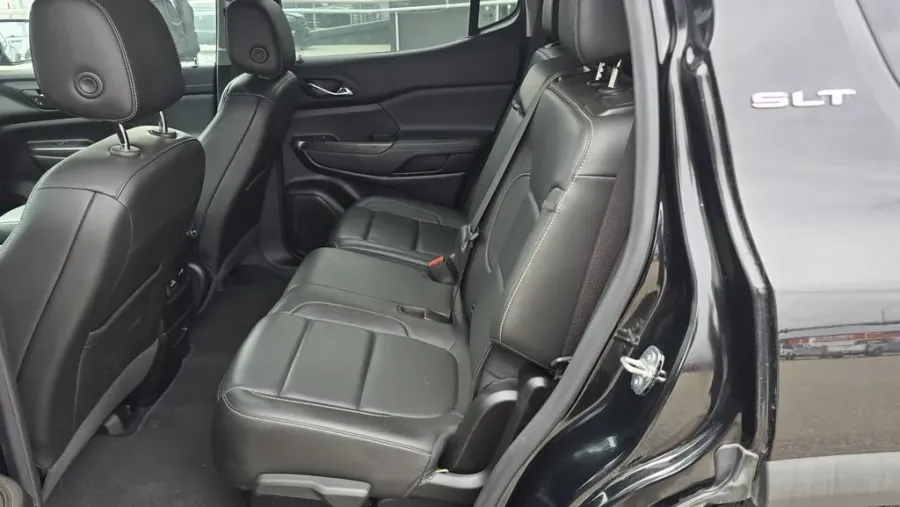 2023 GMC Acadia | Photo 27 of 30