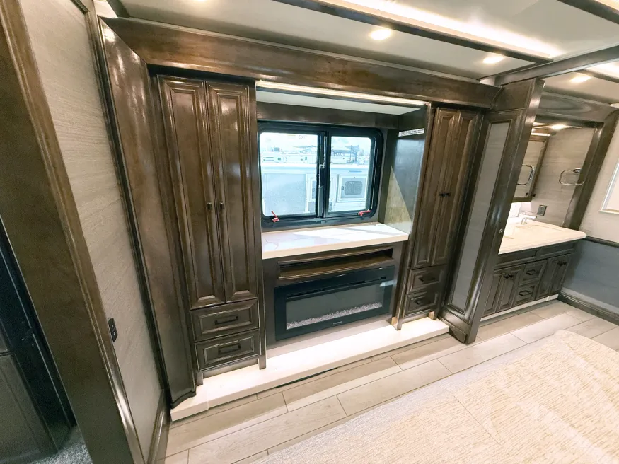 2022 Tiffin Allegro Bus 45OPP | Photo 15 of 32