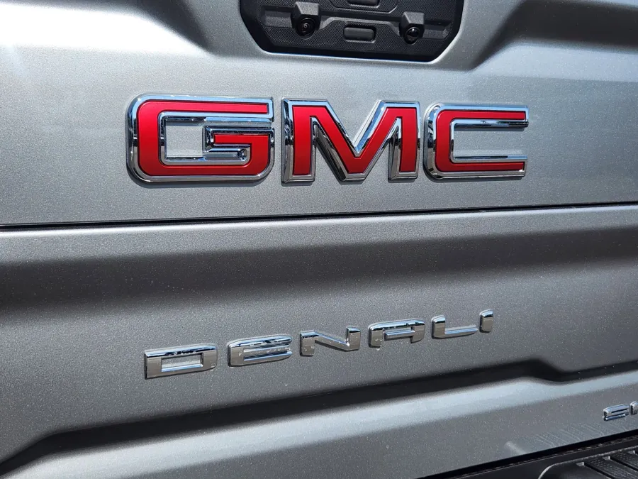 2026 GMC Sierra 2500HD Denali | Photo 14 of 31