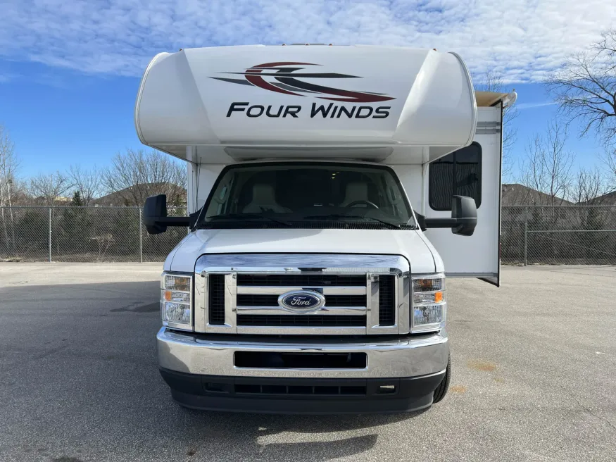 2022 Thor Four Winds 27R | Photo 5 of 37