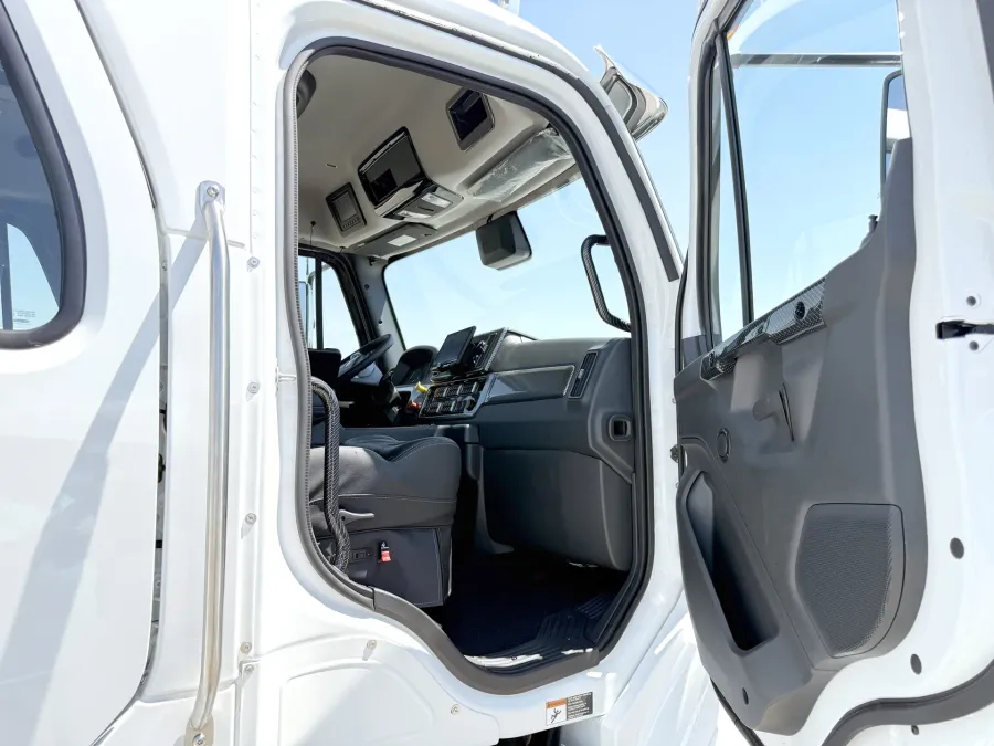 2026 Freightliner M2 112 SUMMIT HAULER | Photo 22 of 25