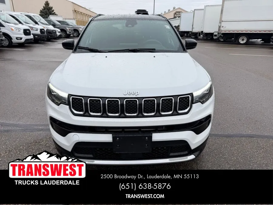 2024 Jeep Compass Limited | Photo 15 of 21