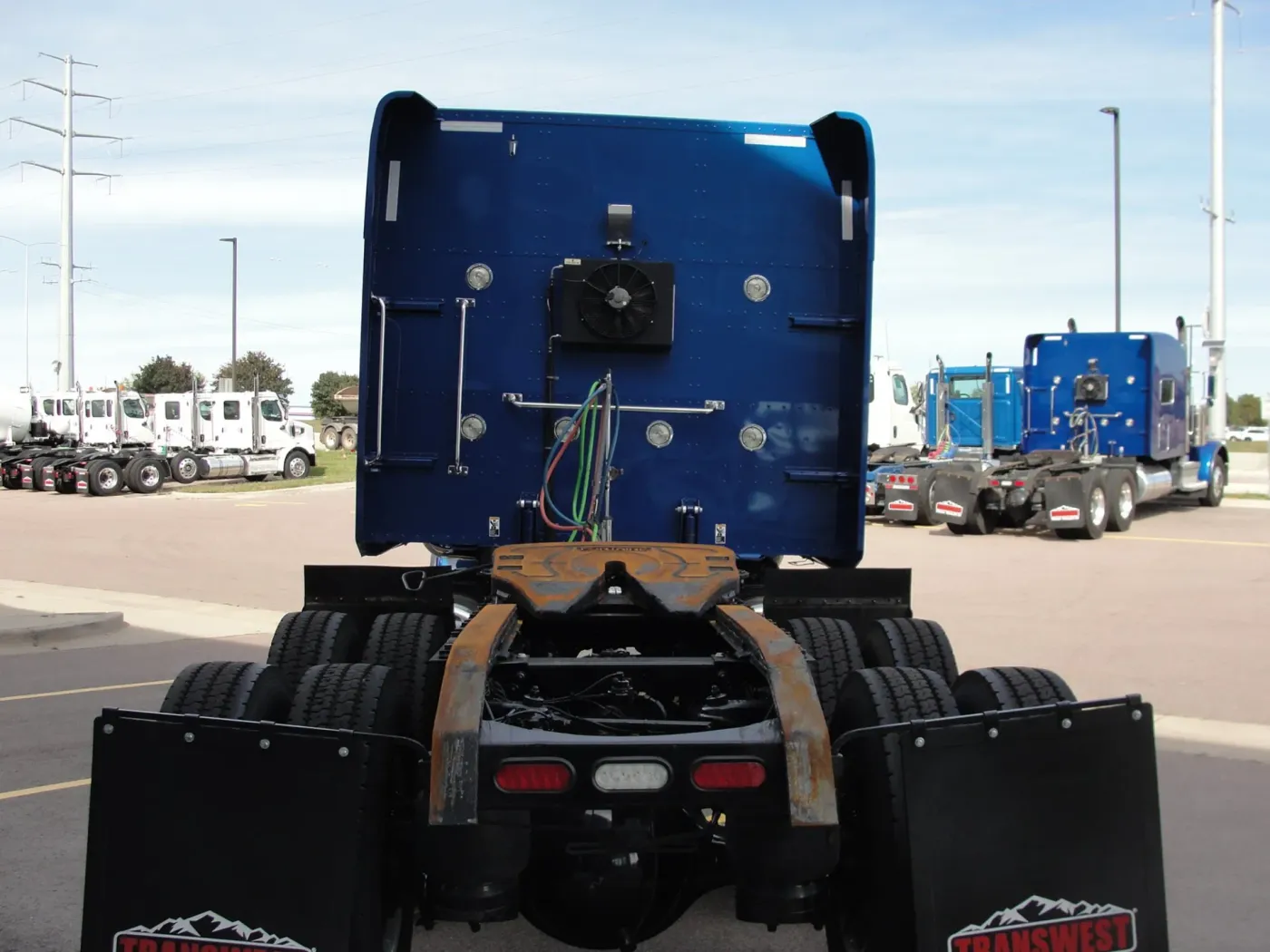 2022 Peterbilt 389 | Photo 3 of 16