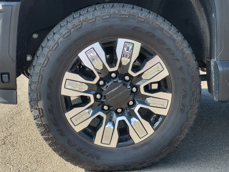 2024 GMC Sierra 2500HD Denali | Photo 9 of 25