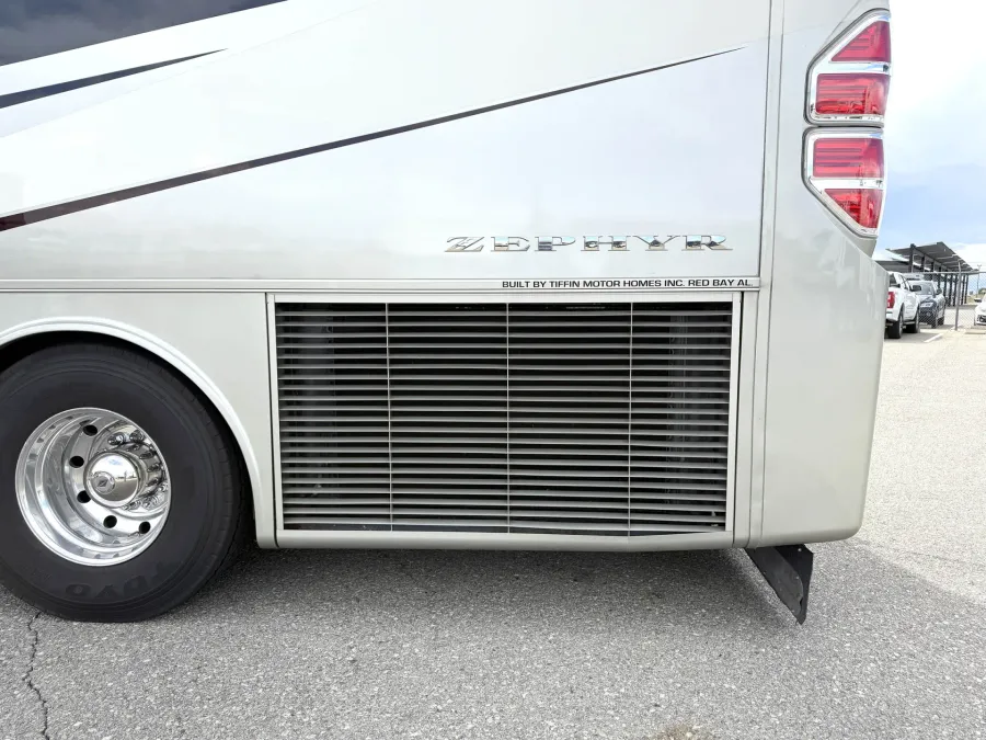 2013 Tiffin Zephyr | Photo 30 of 32