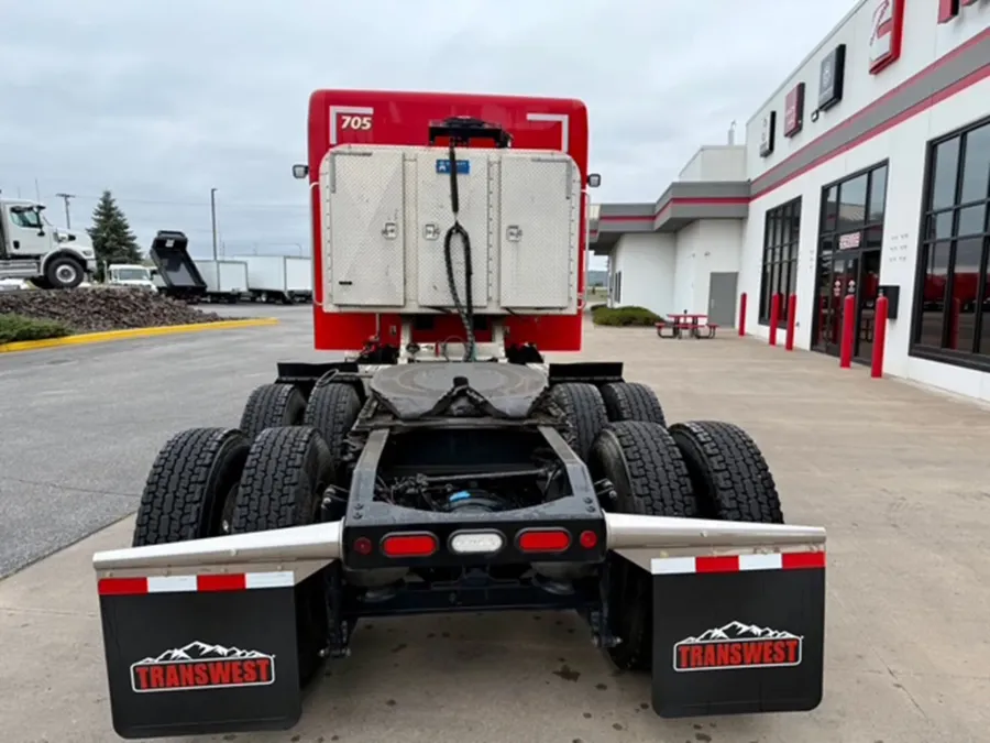 2022 Peterbilt 567 | Photo 7 of 18