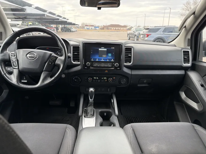 2022 Nissan Frontier SV | Photo 10 of 19