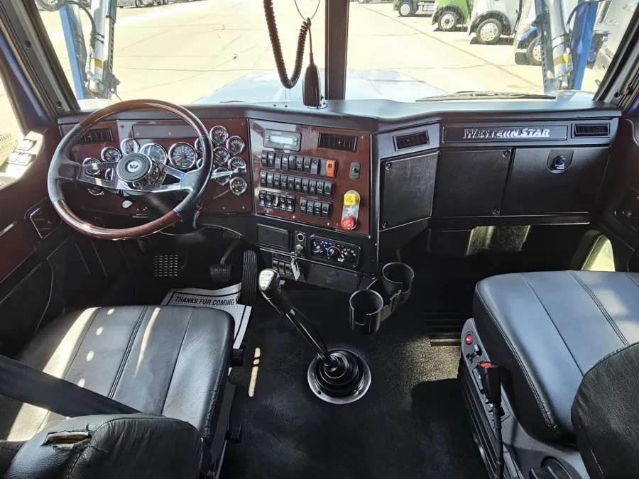2019 Western Star 4900FA | Photo 10 of 19