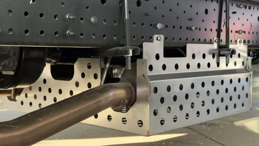 2025 Isuzu NRR GAS | Photo 6 of 10