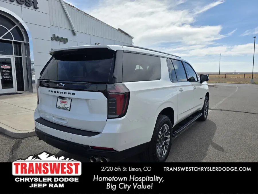 2025 Chevrolet Suburban Z71 | Photo 10 of 32