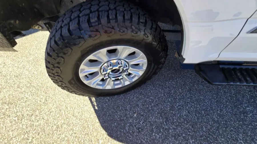 2022 Ford F-350 | Photo 8 of 24