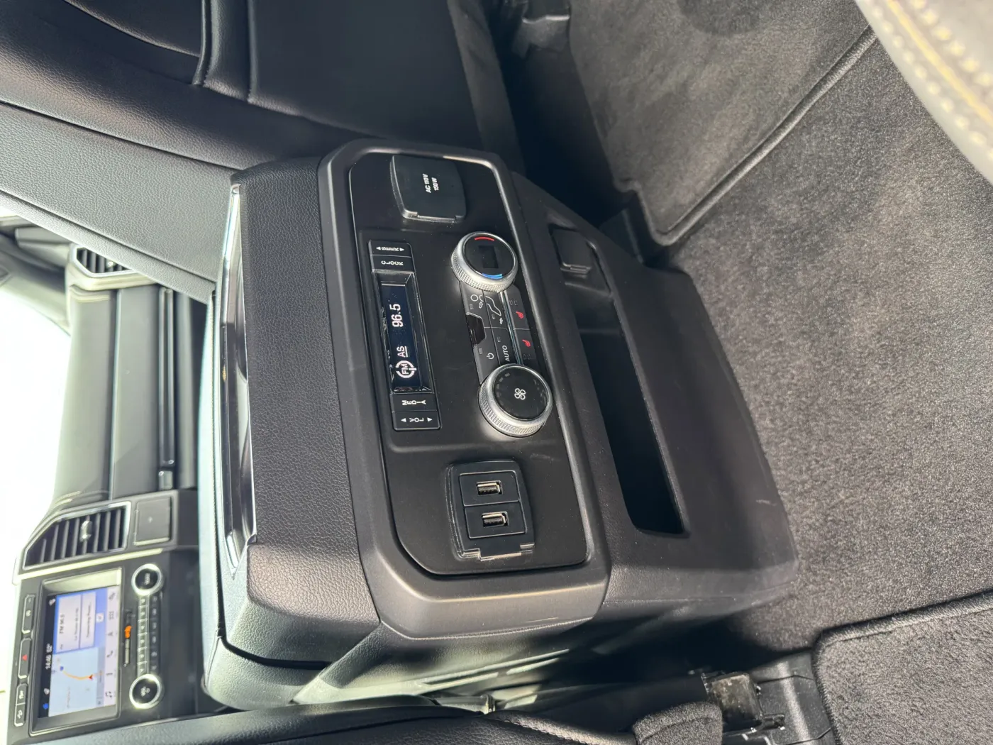 2019 Ford Expedition Limited | Photo 4 of 24