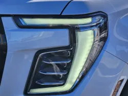 2025 GMC Yukon Denali Ultimate | Thumbnail Photo 6 of 24