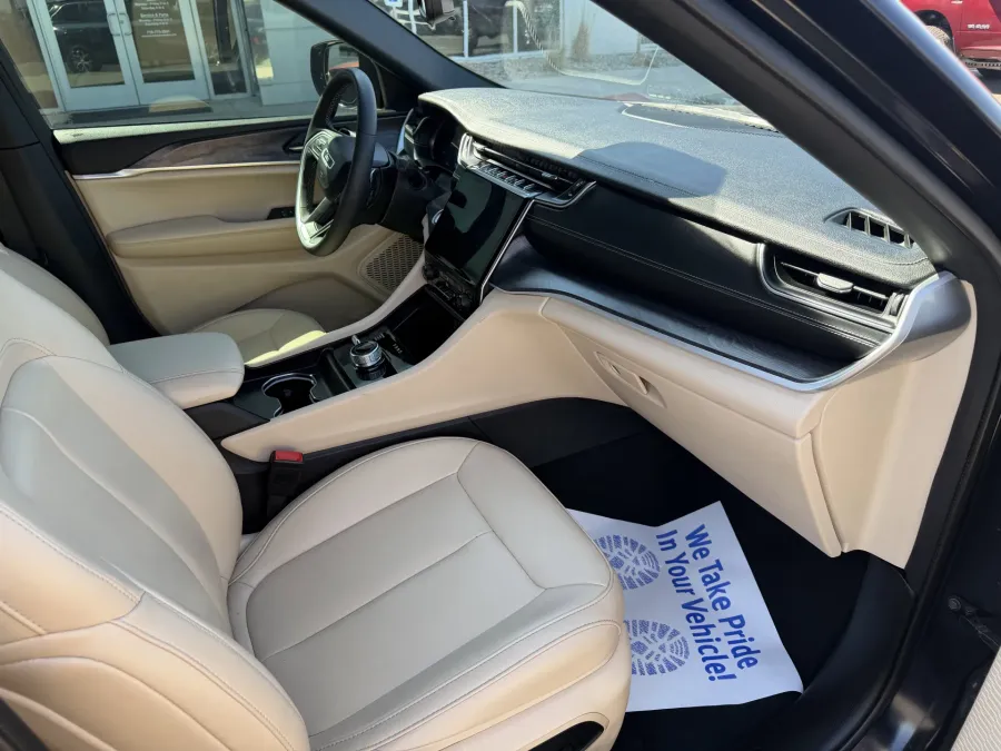 2024 Jeep Grand Cherokee Limited | Photo 11 of 16