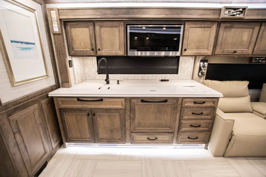 2026 Tiffin Phaeton 44OH | Photo 19 of 31