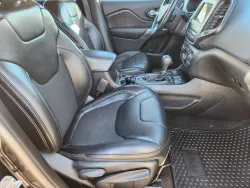 2019 Jeep Cherokee Latitude Plus | Thumbnail Photo 18 of 29