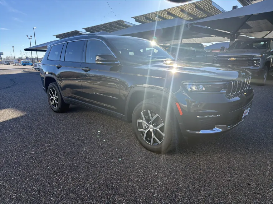 2023 Jeep Grand Cherokee L Limited | Photo 6 of 23