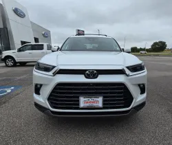 2024 Toyota Grand Highlander | Thumbnail Photo 2 of 33