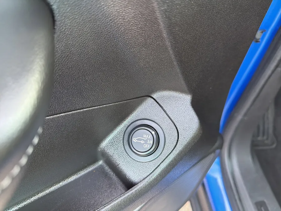 2024 GMC Terrain SLT | Photo 13 of 22