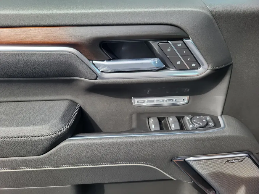 2026 GMC Sierra 1500 Denali | Photo 19 of 26