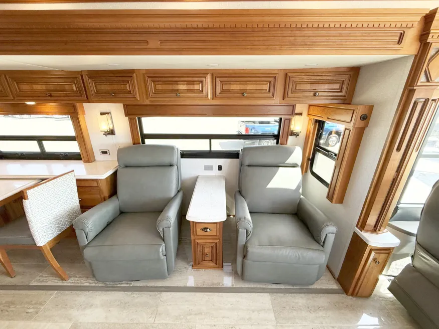 2020 Newmar Dutch Star 4328 | Photo 8 of 31