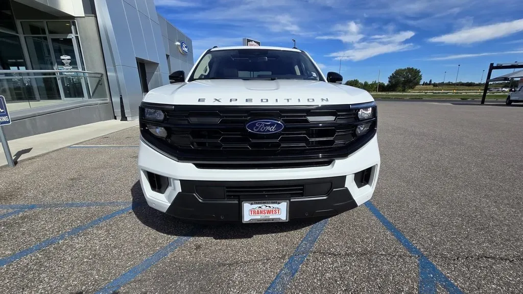 2025 Ford Expedition Max | Photo 2 of 40