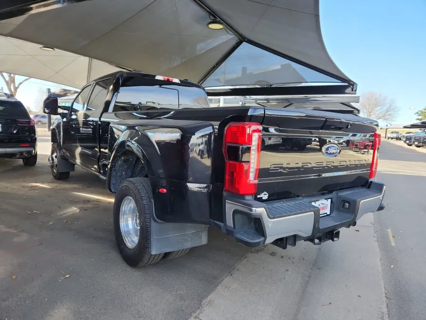 2024 Ford Super Duty F-350 DRW | Photo 2 of 3