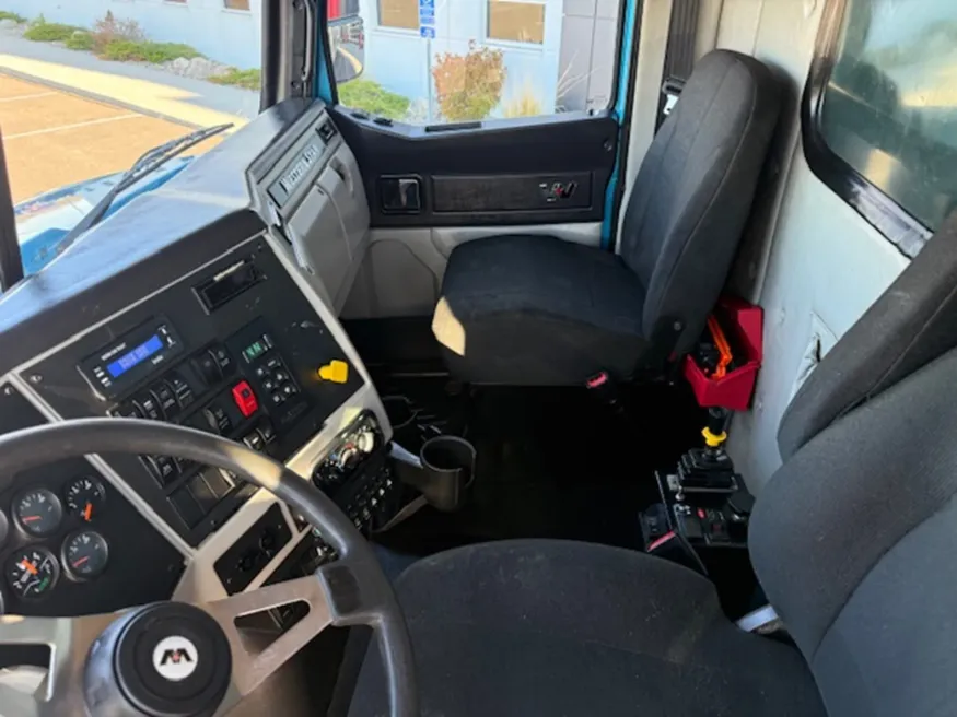 2020 Western Star 4700SB | Photo 10 of 13