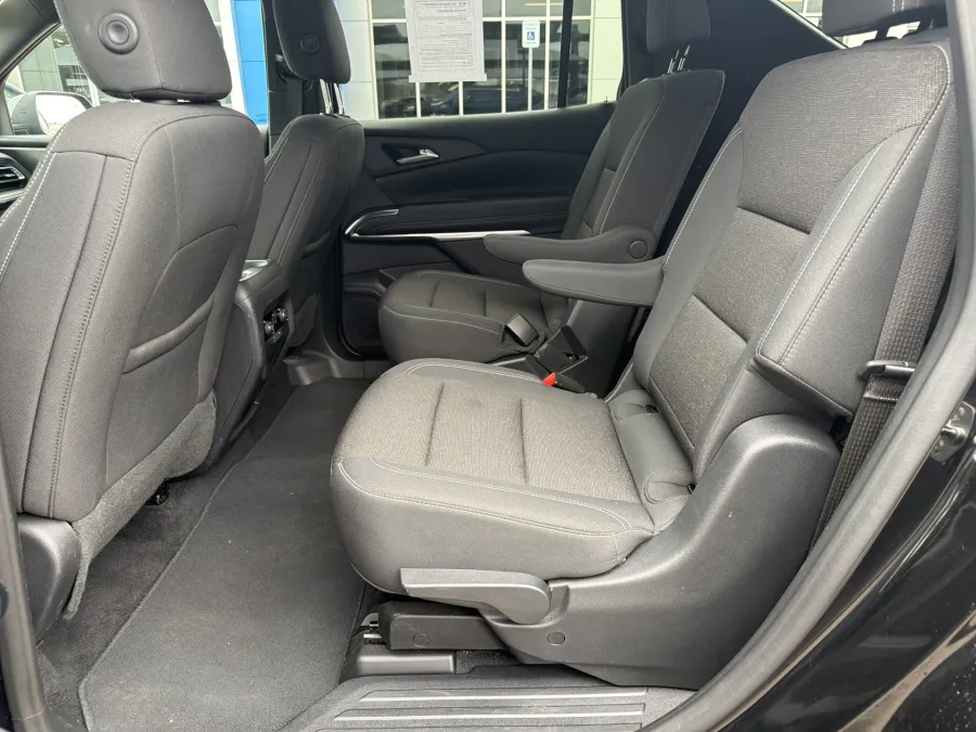 2024 Chevrolet Traverse AWD LT | Photo 10 of 21