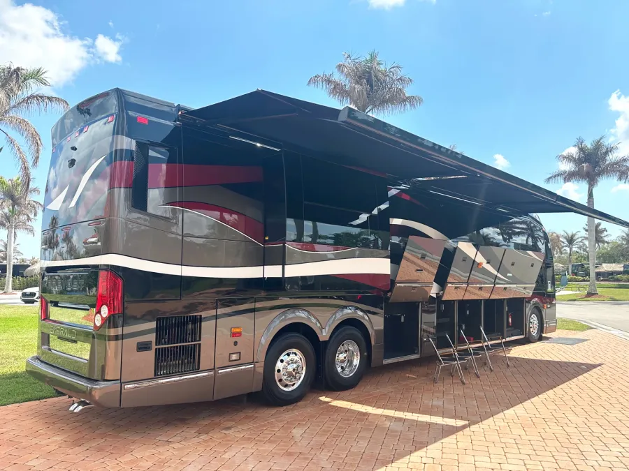 2023 Emerald Luxury Coaches Prevost H3-45 Triple Slide | Photo 32 of 41