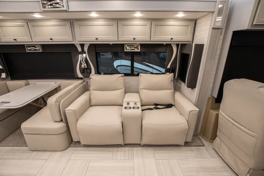 2026 Tiffin Phaeton 37BH | Photo 12 of 25