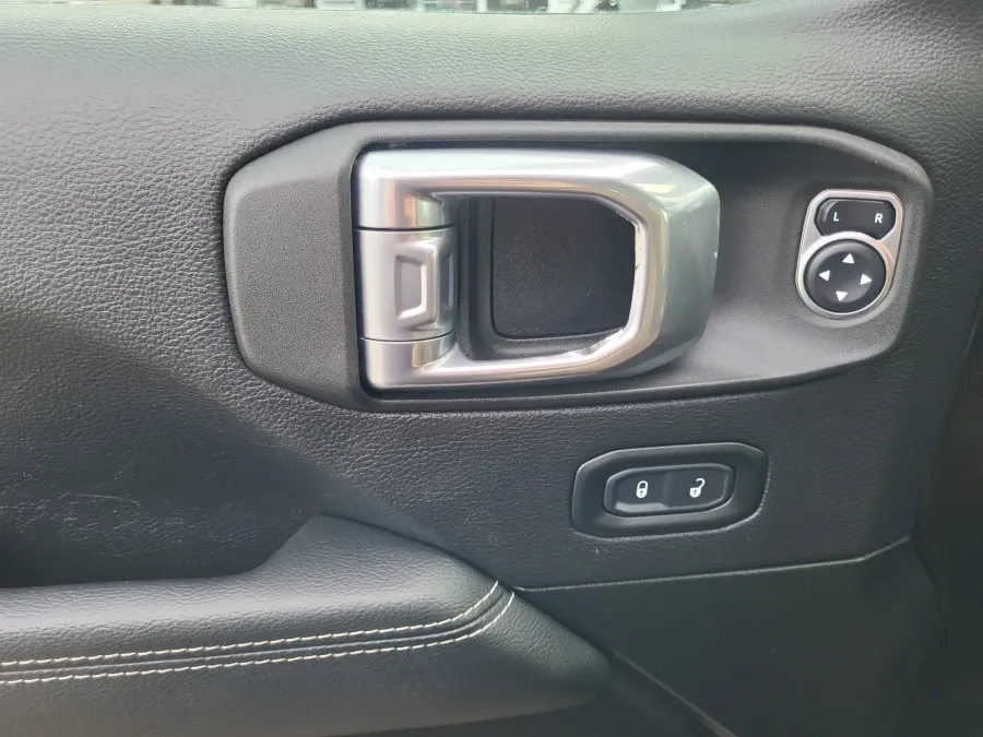 2021 Jeep Wrangler Unlimited Rubicon | Photo 10 of 24