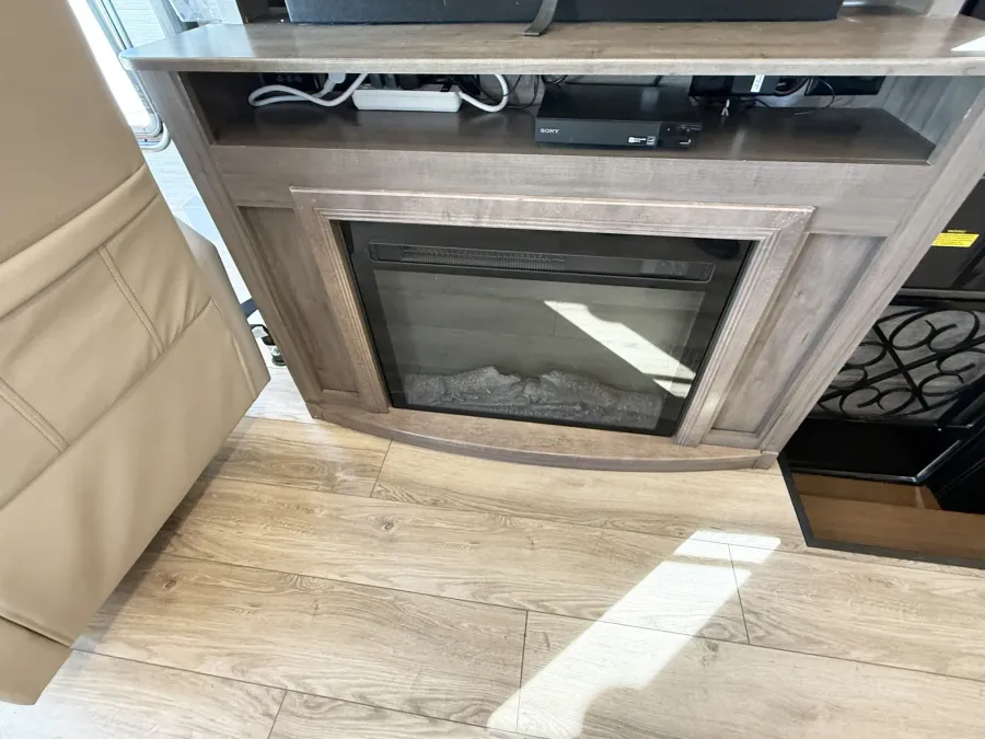 2022 Winnebago Forza 34T | Photo 14 of 17