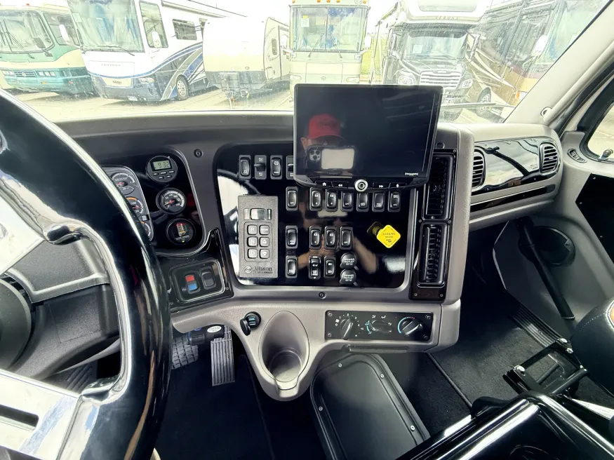 2023 Freightliner M2 112 Laredo Hauler | Photo 8 of 22