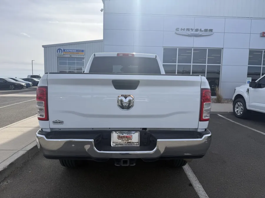 2024 RAM 2500 Big Horn | Photo 3 of 16