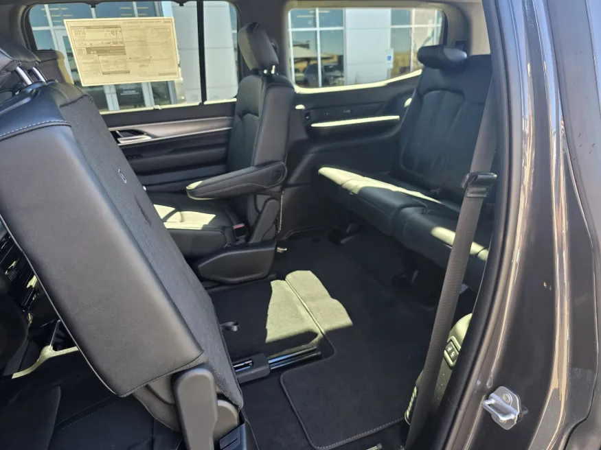 2026 Jeep Grand Wagoneer Limited Reserve | Photo 15 of 29
