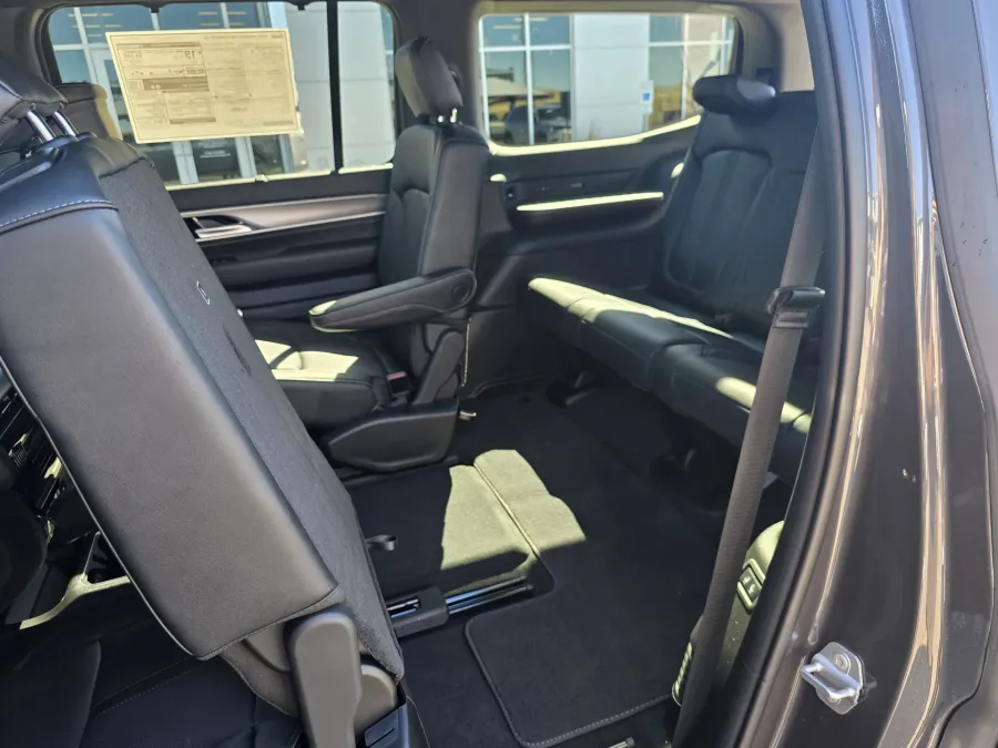 2026 Jeep Grand Wagoneer Limited Reserve | Photo 15 of 29