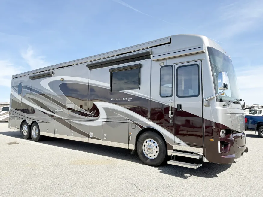 2020 Newmar Dutch Star 4328 | Photo 1 of 31