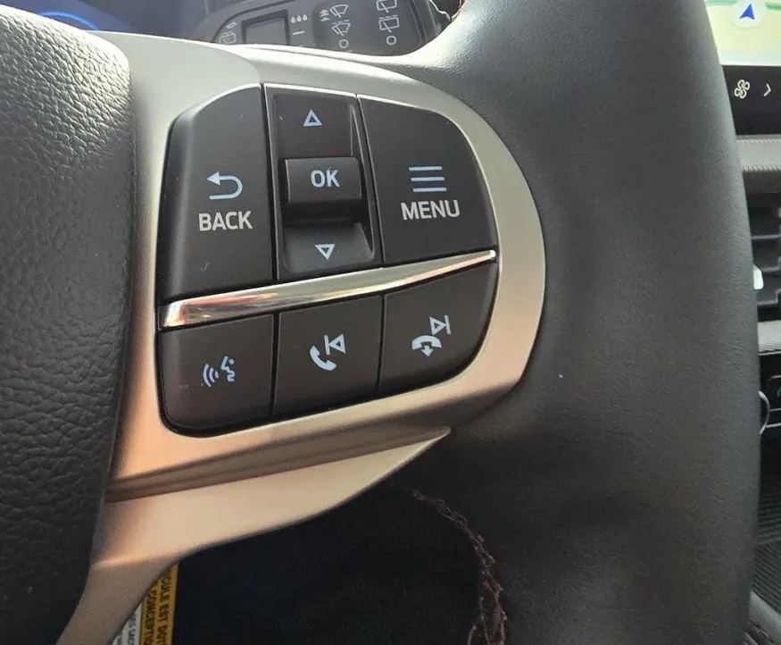 2026 Ford Explorer | Photo 18 of 31