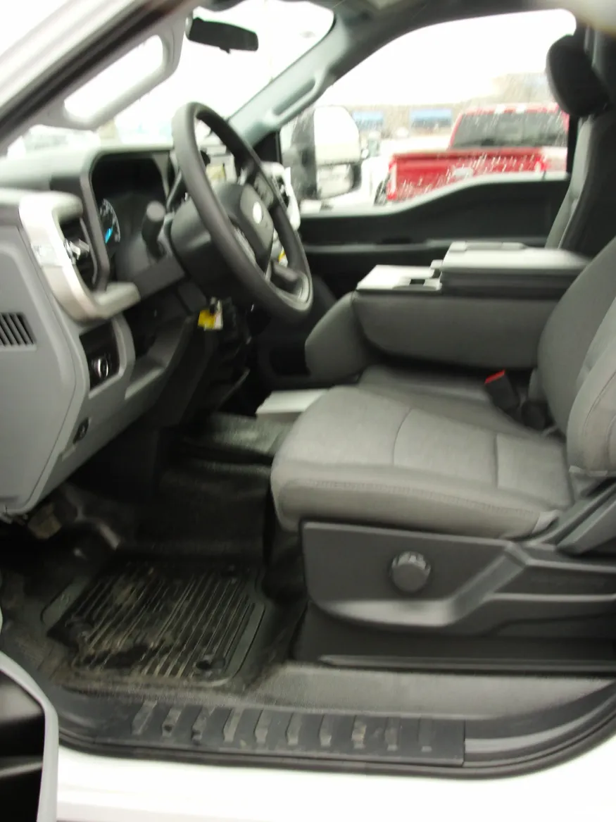 2026 Ford Super Duty F-350 | Photo 21 of 28